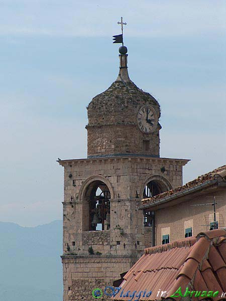 25-HPIM3614+.jpg - 25-HPIM3614+.jpg - Il campanile della chiesa di S. Nicola di Bari.